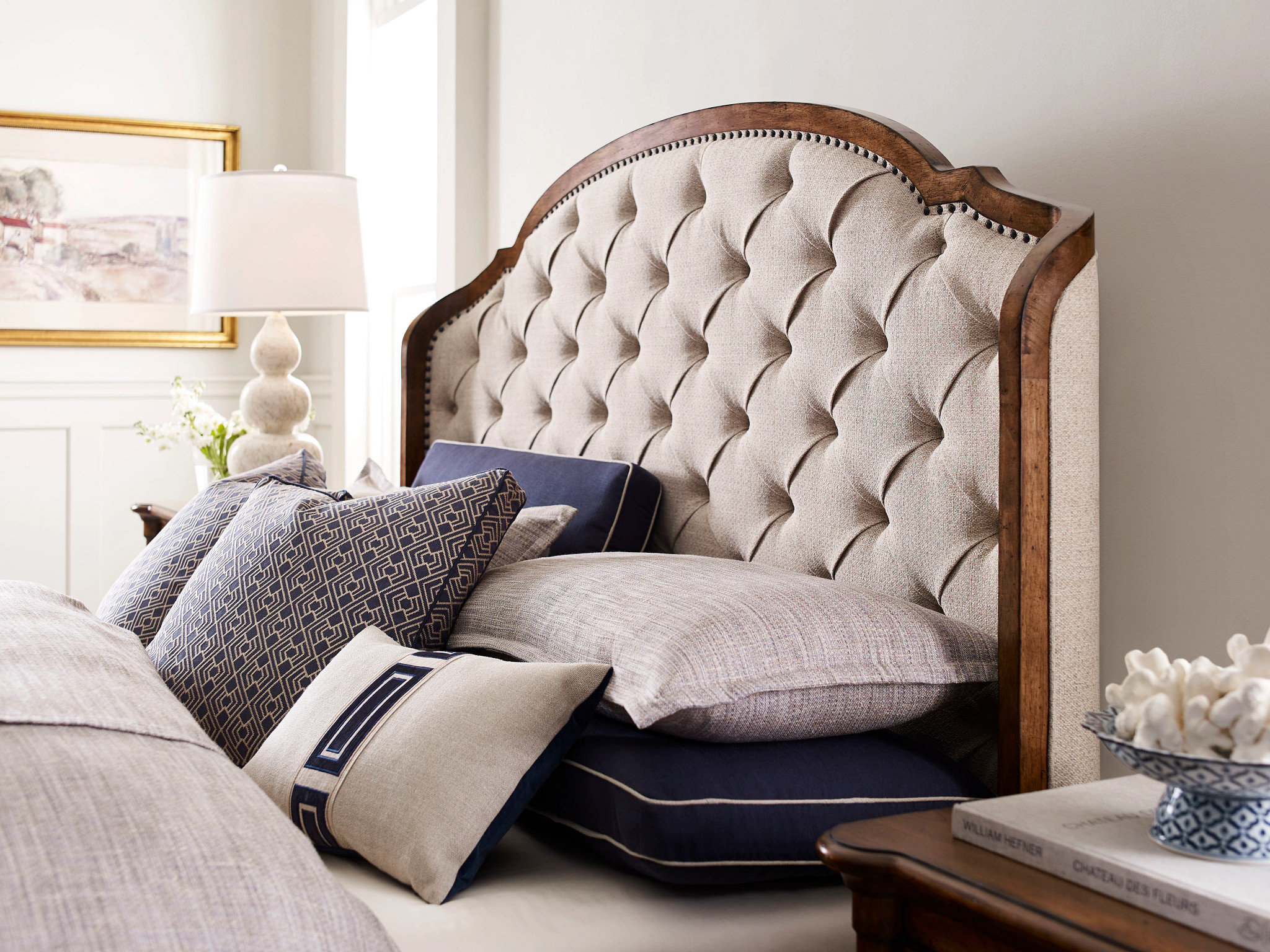 Thomasville upholstered bed discount